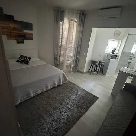 Di Fronte Al Apartamento Peschiera del Garda