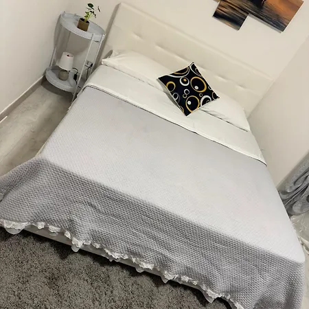 Di Fronte Al Apartamento *