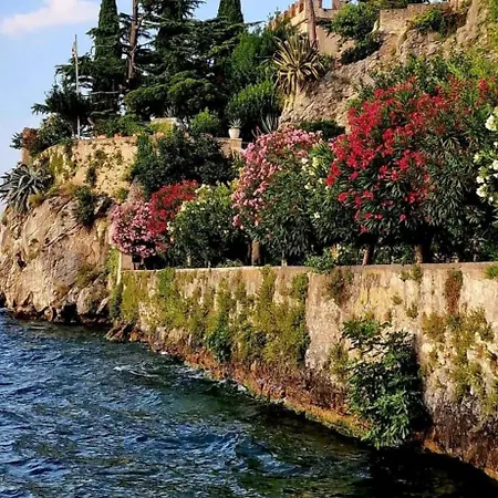Di Fronte Al Peschiera del Garda