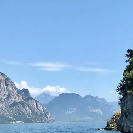 Di Fronte Al Apartment Peschiera del Garda