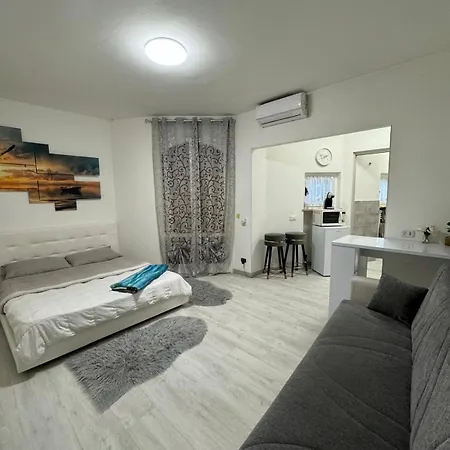 Di Fronte Al Apartment Peschiera del Garda