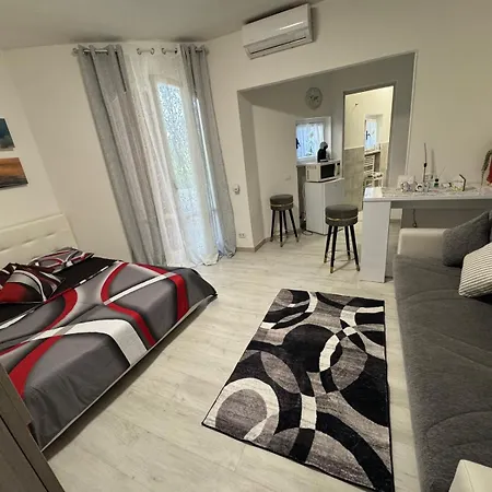 Di Fronte Al Apartment Peschiera del Garda